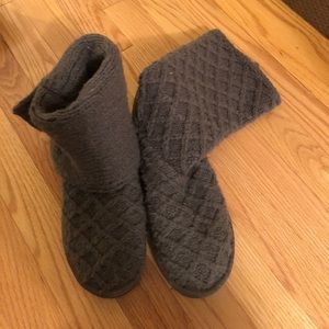 Grey knit uggs